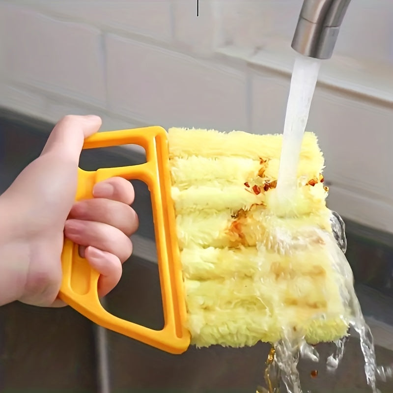 Multi-Functional Cleaning Brush for Blinds, a Household Tool for Cleaning Curtains, an Amazing Gadget for Removing Dust from Air Conditioners And Fans, And a Brush for Cleaning Gaps